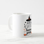 Gewoon een kleine Hocus Pocus Halloween-heks Koffiemok (Voorkant links)