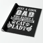 Gewoon een koude vader die een Geweldige kat opraa Cadeaupapier<br><div class="desc">Papa Gift | Gewoon een coole vader die een verdomd Geweldige kattendame opvoedde. Geef een cadeau voor je vader!! Grote Vader!</div>