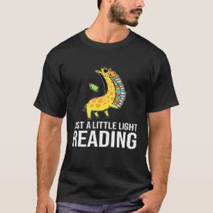 Gewoon een lichte Giraffe met boeken voor T-shirt