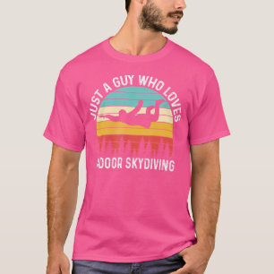 Gewoon een man die van binnenshuis Skydiving houdt T-shirt