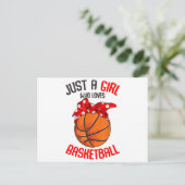 Gewoon een meisje dat houdt van basketbal meisje feestdagenkaart (Staand voorkant)