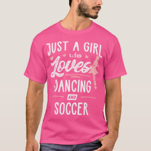 Gewoon een meisje dat houdt van dansen en voetbal  t-shirt