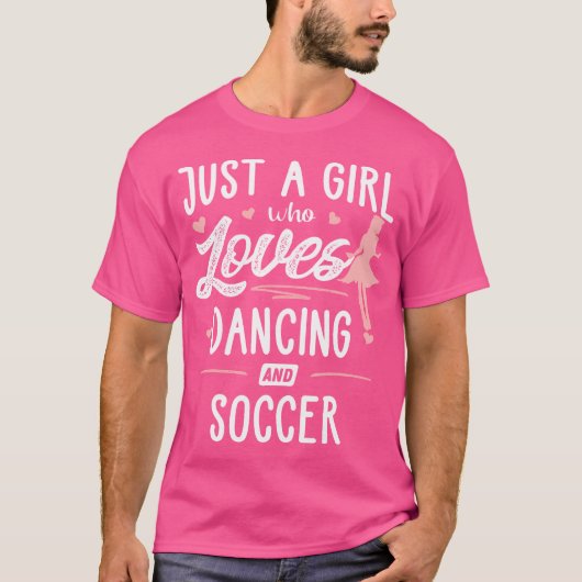 Gewoon een meisje dat houdt van dansen en voetbal  t-shirt (Voorkant)