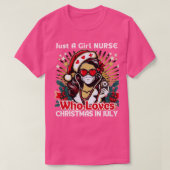 Gewoon een meisje dat houdt van Kerstmis in juli v T-shirt (Design voorkant)