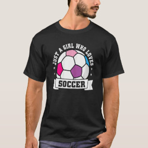 Gewoon een meisje dat houdt van voetbalkleding voe t-shirt