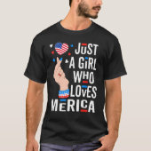 Gewoon een meisje dat op 4 juli van Merica houdt.. T-shirt (Voorkant)