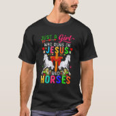 Gewoon een meisje dat op Jezus en paarden veulen v T-shirt (Voorkant)