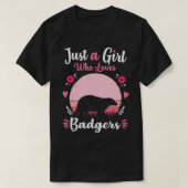 Gewoon een meisje dat van Badgers Pink Retro Vinta T-shirt (Design voorkant)