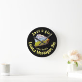 Gewoon een meisje dat van citroenappeltaart houdt ronde klok (Huis)