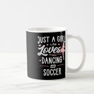 Gewoon een meisje dat van dansen en voetbal houdt koffiemok