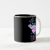 Gewoon een meisje dat van de schildpadschildpad ho tweekleurige koffiemok (Voorkant rechts)