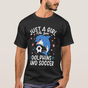 Gewoon een meisje dat van dolfijnen en voetbal hou t-shirt