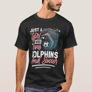 Gewoon een meisje dat van dolfijnen en voetbal hou t-shirt