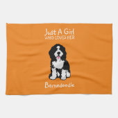 Gewoon een meisje dat van haar Bernedole houdt Theedoek (Horizontaal)