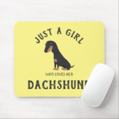 Gewoon een meisje dat van haar Dachshund Muismat h (Met muis)