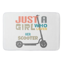 Gewoon een meisje dat van haar scooter houdt badmat