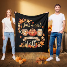 Gewoon een meisje dat van herfstseizoen koffie her