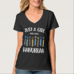 Gewoon een meisje dat van het Hanukkah-Shirt houdt T-shirt<br><div class="desc">Gewoon een meisje dat van het Hanukkah-Shirt houdt Joodse Chanoeka</div>