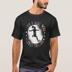 Gewoon een meisje dat van het voetbalmeisje houdt  t-shirt