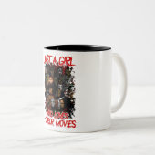 Gewoon een meisje dat van horrorfilms houdt tweekleurige koffiemok (Voorkant rechts)