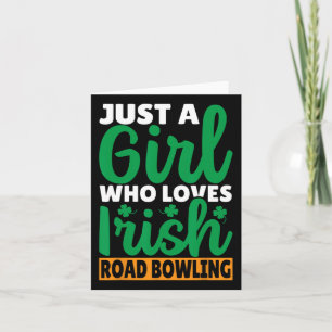 Gewoon een meisje dat van Irish Road Bowling houdt Kaart