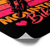 Gewoon een meisje dat van mountainbiken fietsen ho poster (Hoek)