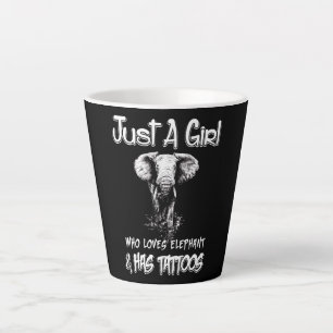Gewoon een meisje dat van olifant houdt en Tattoos Latte Mok