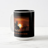 gewoon een meisje dat van paarden houdt tweekleurige koffiemok (Voorkant links)