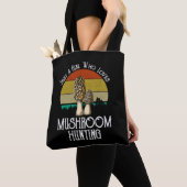Gewoon een meisje dat van paddenstoeljacht houdt - tote bag (Dichtbij)