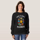 Gewoon een meisje dat van planeten houdt 8 trui (Voorkant volledig)