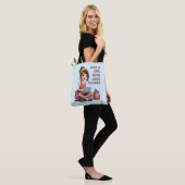 Gewoon een meisje dat van programmeren houdt tote bag (Op model)