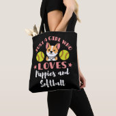 Gewoon een meisje dat van Puppies houdt en Softbal Tote Bag (Dichtbij)