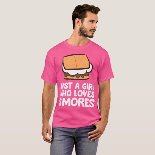 Gewoon een meisje dat van S'mores kamperen houdt T-shirt (Voorkant volledig)