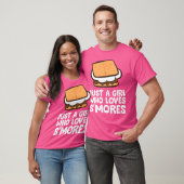 Gewoon een meisje dat van S'mores kamperen houdt T-shirt (Unisex)