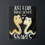 Gewoon een meisje dat van snakes houdt, ik heb een wandkleed<br><div class="desc">Gewoon een meisje dat van snakes houdt,  ik heb een snuitje-slang-meisje</div>