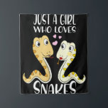 Gewoon een meisje dat van snakes houdt, ik heb een wandkleed<br><div class="desc">Gewoon een meisje dat van snakes houdt,  ik heb een snuitje-slang-meisje</div>