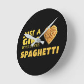 Gewoon een meisje dat van spaghetti houdt ronde klok (Hoek)