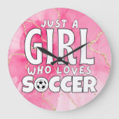 gewoon een meisje dat van voetbal houdt grote klok (Voorkant)