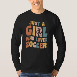 Gewoon een meisje dat van voetbal houdt Meisjeskle T-shirt