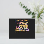 Gewoon een meisje dat van zwemmen houdt... grappig briefkaart (Staand voorkant)