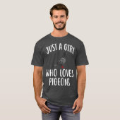 Gewoon een meisje die houdt van DUIVEN Grappige DU T-shirt (Voorkant volledig)