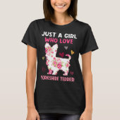 Gewoon een meisje die houdt van Yorkshire Terrier  T-shirt (Voorkant)