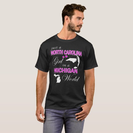 Gewoon een North Carolina-meisje in een Michigan-w T-shirt (Voorkant volledig)
