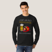Gewoon een oude brandweerman die van bier houdt t-shirt (Voorkant volledig)