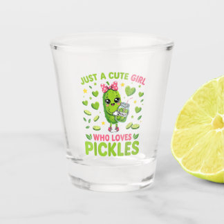 Gewoon een schattig meisje dat van augurken houdt shot glas