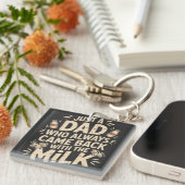 Gewoon een vader die altijd terugkwam met de Milk Sleutelhanger (Voorkant Rechts)