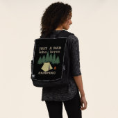 Gewoon een vader die van kamperen en wandelen houd rugtassen (Gedragen)