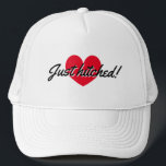 Gewoon een vrachtwagenhoed voor pas geweven koppel trucker pet<br><div class="desc">Gewoon een vrachtwagenhoed voor nieuw wiegenstel. Cute red hart design met scripttypografie. Voeg desgewenst je eigen bruid- en bruidenaam toe,  plus de datum van het huwelijk.</div>