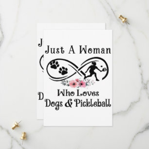 gewoon een vrouw die van honden en Pickleball houd Save The Date