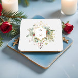 Gewoon Elegant Kerst Bloemen Monogram Kartonnen Onderzetters<br><div class="desc">Dit prachtige winterse botanische onderzetter heeft boeketten met ivoren rozen en bloemetjes,  rode hulstbessen,  sparren en gouden sneeuwvlokken die een elegant gouden label omringen voor uw monogram op een bleke parelgrijze achtergrond. Inclusief bewerkbare tekstvelden.</div>